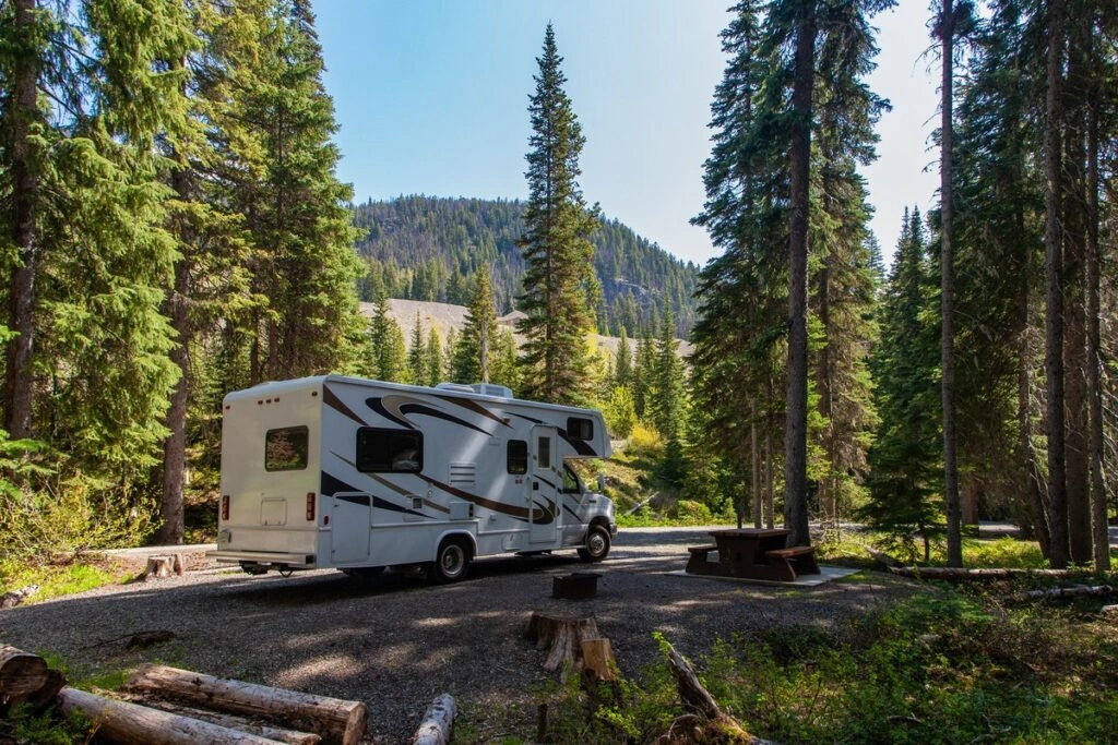 What are the benefits of hiring a campervan in Japan?